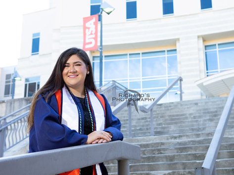 girl-graduation-pictures-UTSA-college-campus
